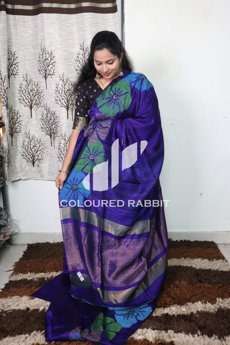 Pure Matka silk multicolour hibiscus jamdani saree - Dark blue - Image 2