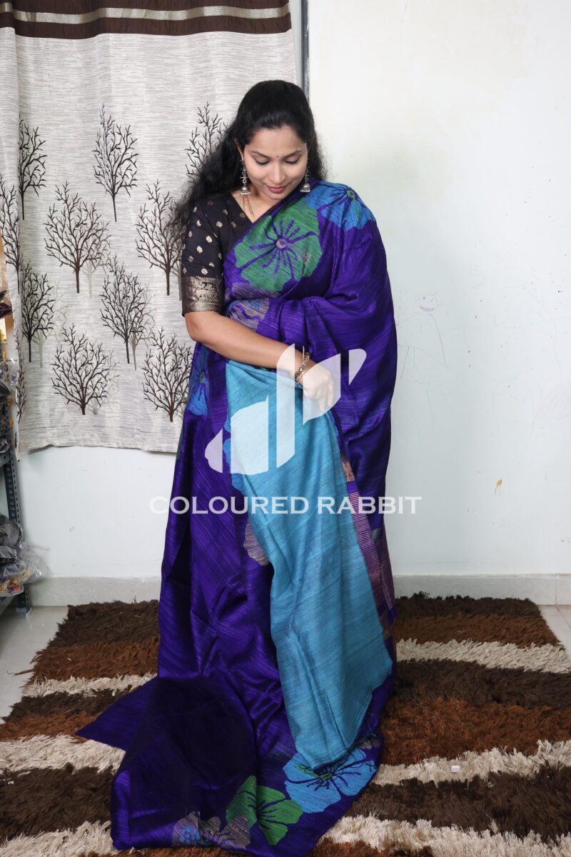 Pure Matka silk multicolour hibiscus jamdani saree - Dark blue - Image 3